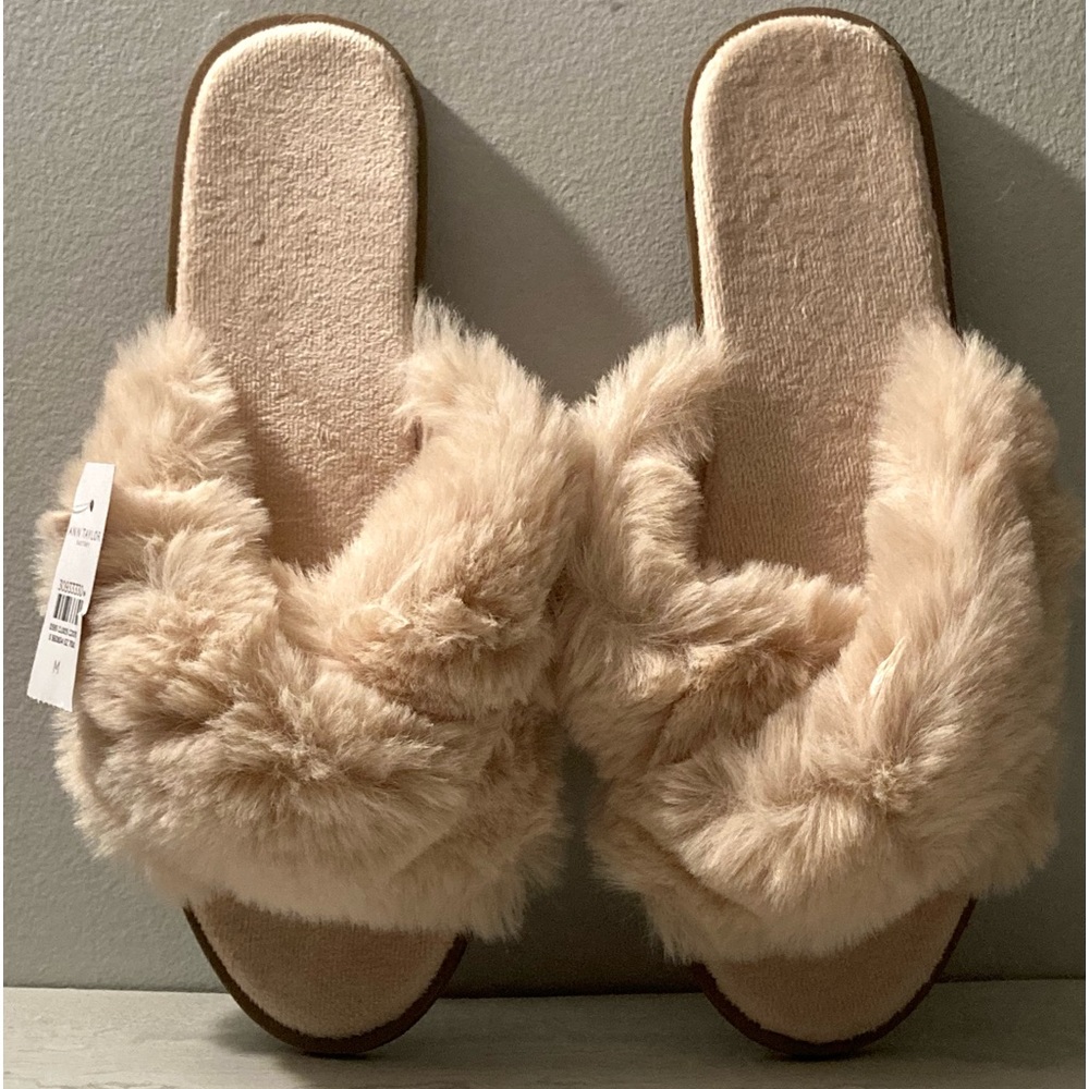 NWT Ann Taylor Factory Faux Fur Beige Slippers 7-8